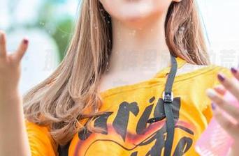 爱丝写真：那些紧身裤里藏着的荒诞与真实