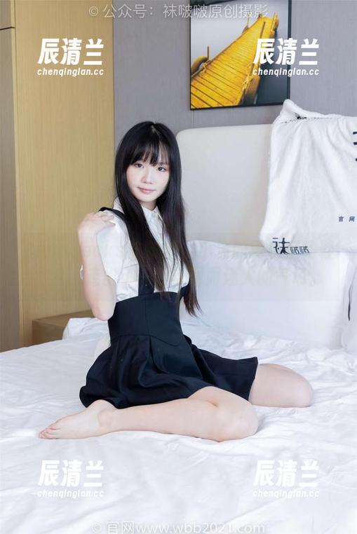 BoBoSocks袜啵啵-小沫 BoBoSocks袜啵啵 - 小沫的黑色运动鞋全套,走出了一种低调而迷人的气场。