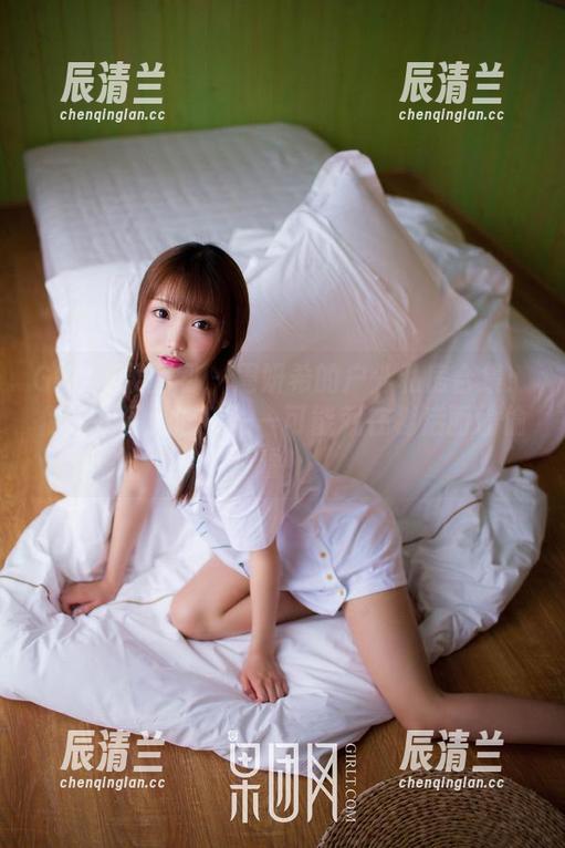 GIRLT果团网 - 周妍希的户外私房合集：你能找到她吗？——可能就在树后面偷偷看！
