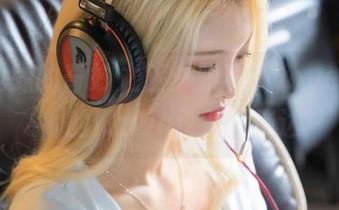 图片边缘的奇妙之旅：跟着Hyoyeon(김효연)的Kawaii大片蹦达！