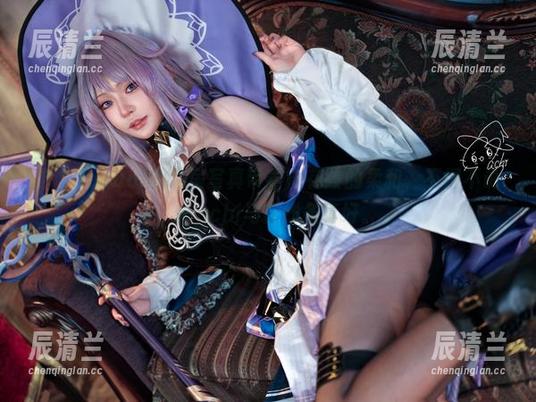 Machi马吉 这个Casual的私房写真带着樱花般的柔和,不得不说,Machi马吉线条真好。