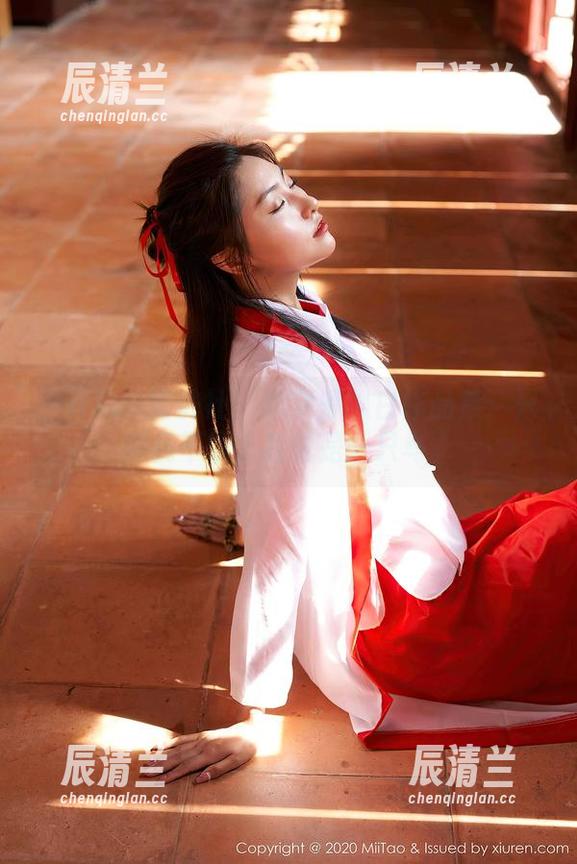 MiiTao蜜桃社-李梦婷 MiiTao蜜桃社 - 李梦婷黑白作品集:只要我不说,我也是一只鸟。