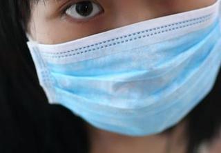 一瞥即意，ROSI的黑色长筒丝袜写真就这样让我止不住了！