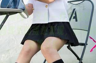UGirls尤果网 – 又是一件白衬衫，景思晴在高清图库里的叛逆表现，别问我是怎么被吸引的！