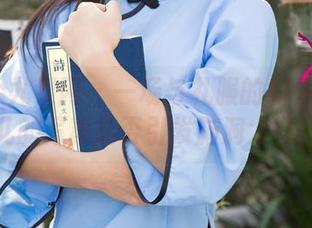 UGirls尤果网 – 一场与礼服的约会：王瑞儿的写真能否引发脑洞大开？