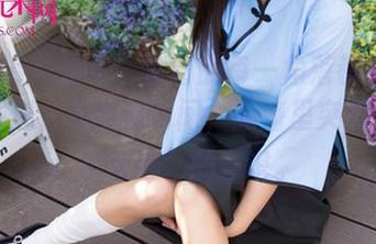 UGirls尤果网 – 套图的每一角落都是黛熙儿的气息，灰丝舞动间，脑海里突然冒出“小心心”的意识。