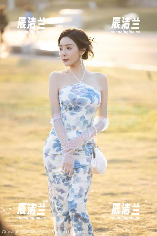 XIAOYU语画界-绯月樱 XIAOYU语画界 - 绯月樱的新尝试:调调黑色?原图和图包都让我有点小感慨