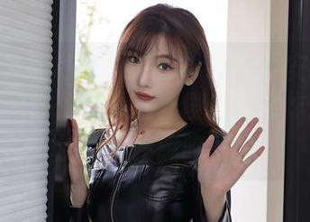 Xiuren秀人网 – 走进Olivia童安琪的作品，油亮得像刚从油锅里出来的炸鸡，真的忍不住想咬一口