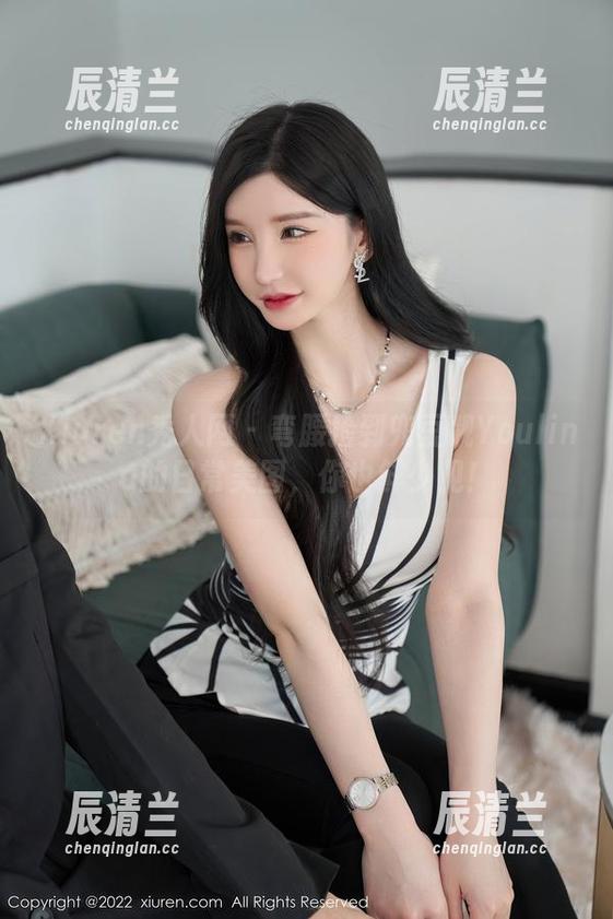 Xiuren秀人网-兜豆靓Youlina Xiuren秀人网 - 弯腰捡到兜豆靓Youlina的日常美图,你也鲜少见!