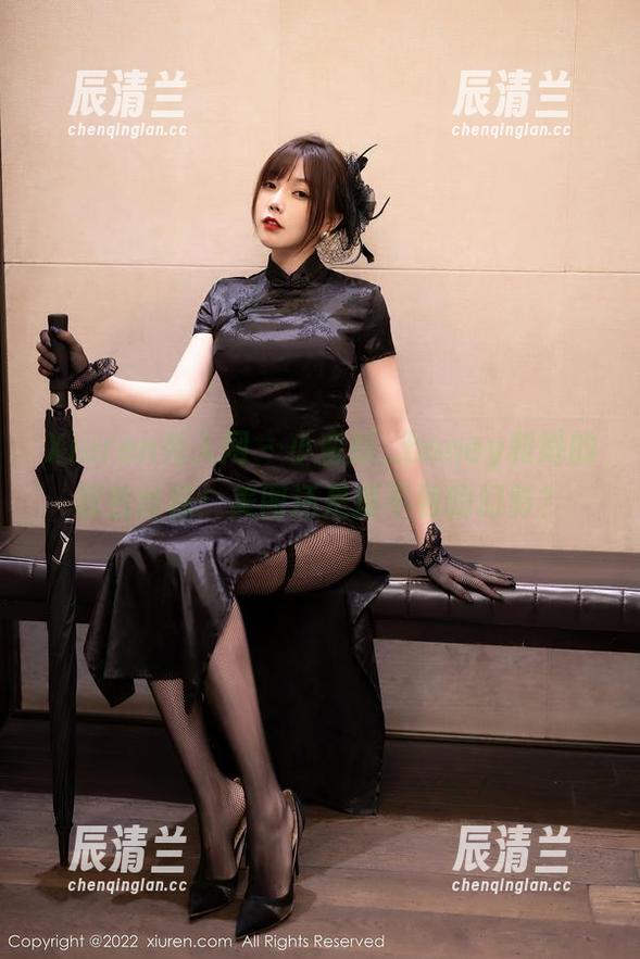 Xiuren秀人网 - 小蛮妖_honey和她的双色丝袜：美图还是摸不到的幻影？