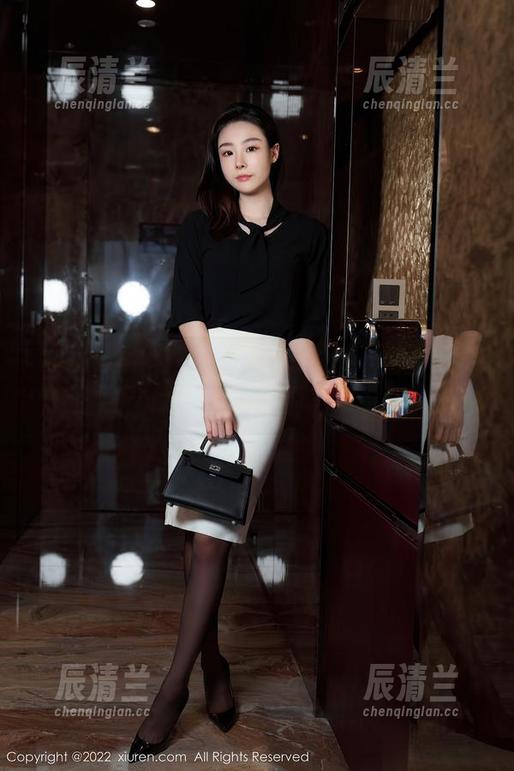 Xiuren秀人网-晗大大Via Xiuren秀人网 - 当晗大大Via遇上吊带:这画面,我只想说,原图请给我留着!