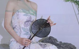 Xiuren秀人网 – 女神是谁？童千艺cara的免费图集或许会给你答案
