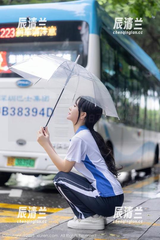 Xiuren秀人网-软软Roro Xiuren秀人网 - 软软Roro的女仆图片:看她随意一扭,我就明白了“女仆风”的真谛。