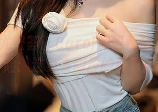 YouMi尤蜜荟 – Carol周妍希最新户外历险：这身衣服撩的不只风