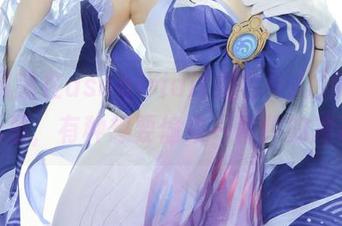 思绪飘荡在asagiriai(爱ちゃん)的制服cos里，有种想要偷来一两件的冲动。