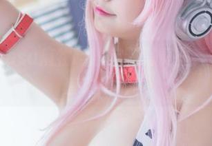 在nagesa魔物喵的定制写真里，被秘书魅力牵引。