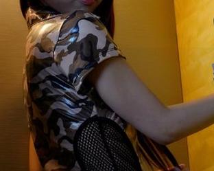 pans – Kiki的旗袍写真：优雅轻声呢喃，但我只想知道她的猫在看什么！