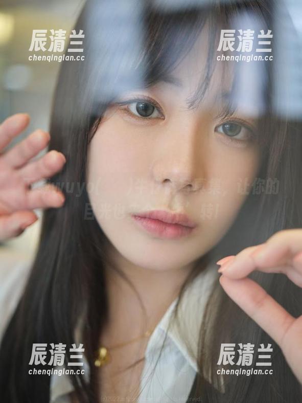 下载wuyo(우요)牛仔裤写真集，让你的目光也来个‘牛’转!