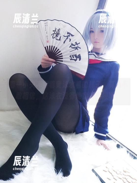 看一小央泽穿着竞泳水着的样子，真心不敢相信，这泳衣没有他穿得挺拔啊。