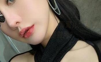 微密圈 – 不爱笑的赛琳的新弄潮儿：两-豹纹连体，艺术还是时尚？