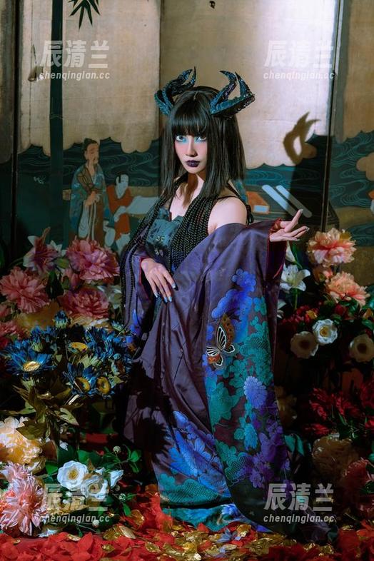 云溪溪双人百合高清图集，心里默默期待下一轮‘猫女’跟我一同入镜。