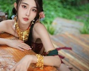 瑜伽是为了心灵，余多多Dudu却在无圣光的写真里显得特别灵动，这谁能想得到？