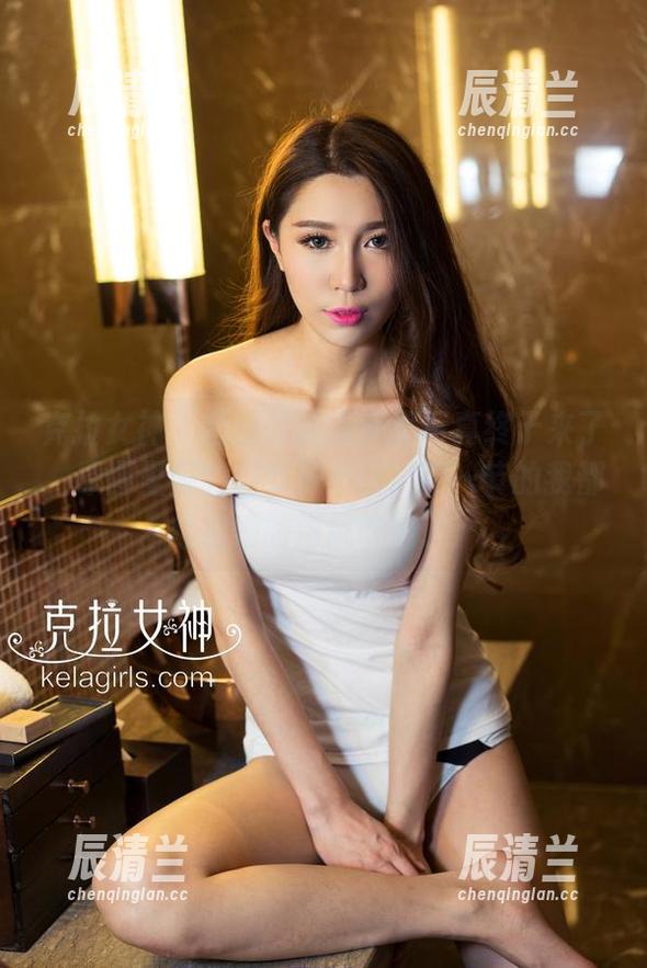 克拉女神 - 吕佳的新水手服写真终于来了，原图里面的细节真不错，胖一节的我都想被她的海风吹走了！