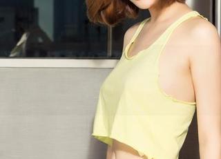 克拉女神 – 忆之的高清夏天写真，果然又热又醉人，怀念冰淇淋的味道。