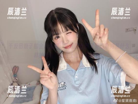 千反田鹿子的全套校服；下载回去我又要想象她是什么样的日常，是在上课还是被追？