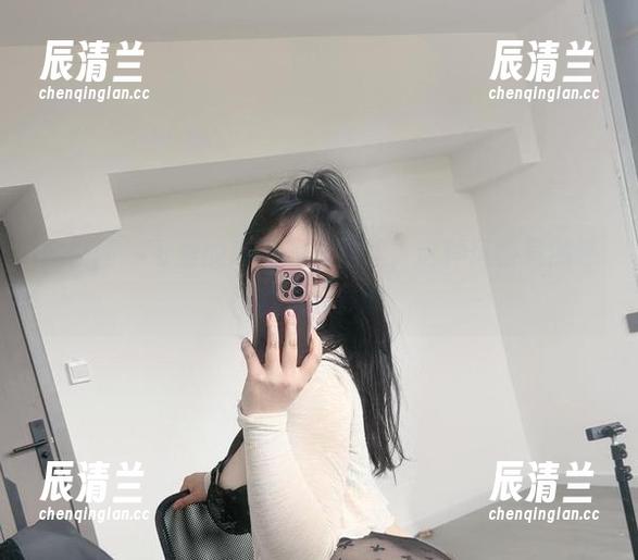 可爱的肉巴 微密圈 - 可爱的肉巴的裤里丝,这种风格竟然还有人敢尝试