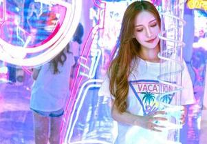 嗲囡囡 – 裤里丝，你能抗拒Hana妹的图包吗？