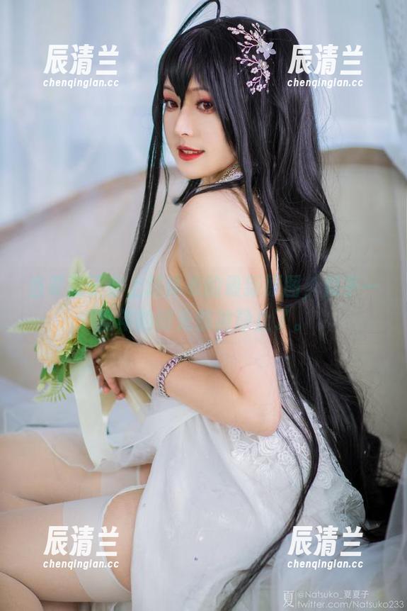 当夏夏子穿上连体衣的最新原图，似乎一整年的时光都被静止了。