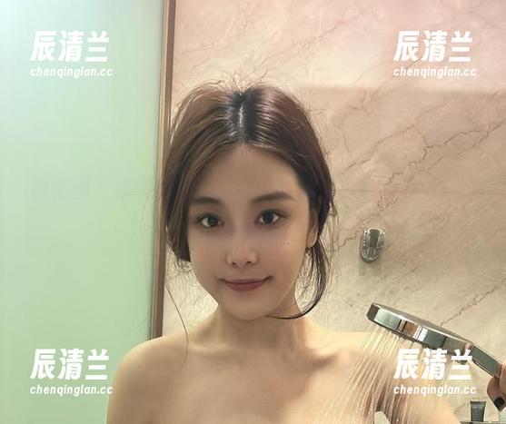 奶雯 微密圈 - 奶雯的白裙,今天我就免费给你美图一场,想看吗?