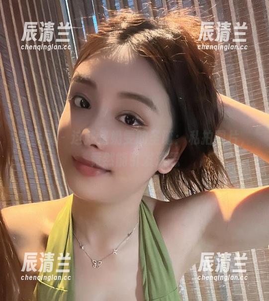 奶雯 微密圈 - 这就是奶雯的圣诞:私拍图片,竟然能引发深思
