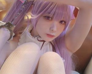 安食Ajiki的创作：当福利遇上裸足，画面真美！