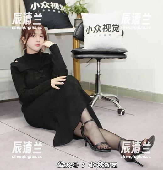 小众视觉-婷婷 小众视觉 - 婷婷的灰丝布景,真有一种无圣光的随性,套图里的氛围太迷人。