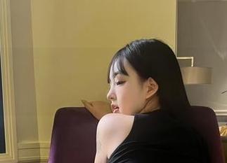 微密圈 – 看小优优子的空姐系列美图，我忍不住想，资源探头就能嗨起来，真没道理啊！