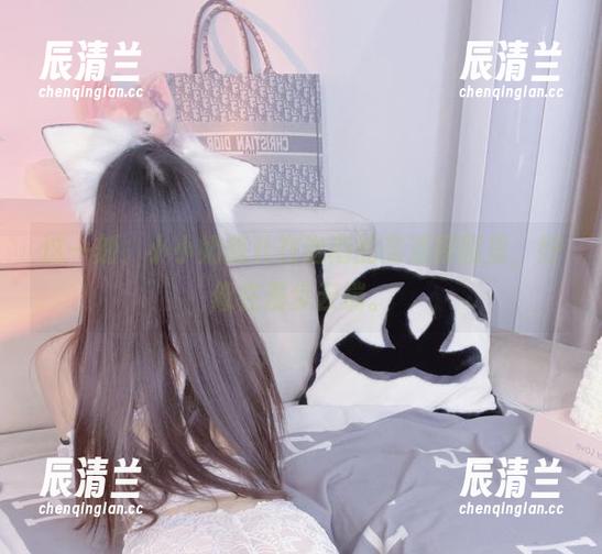 小小奶瓶儿 这一刻,小小奶瓶儿在迦南的高清原图里,好像在漫步云端。