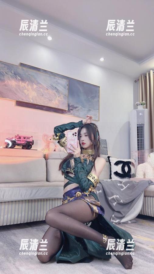 更新！小小奶瓶儿的纯欲吊带大合集，活捉一脸懵圈的我！