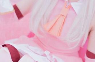这就是小野妹子w的校园写真？无圣光的画风让我有些懵，但有点意思。