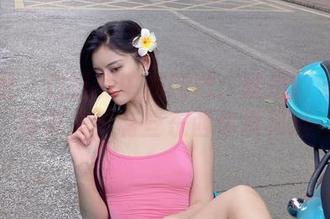 微密圈 – 白日梦中的网吧：就是阿朱啊的写真集，有些东西你没见过