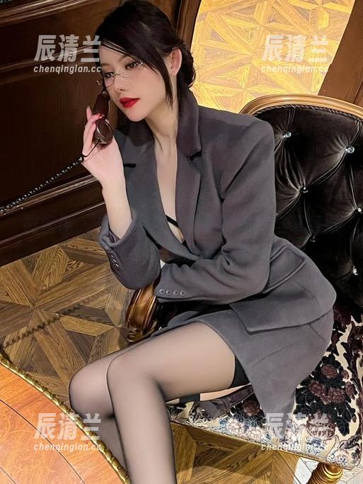 微密圈 - 精选图片：就是阿朱啊与草莓熊，果然不只是熊那么简单！