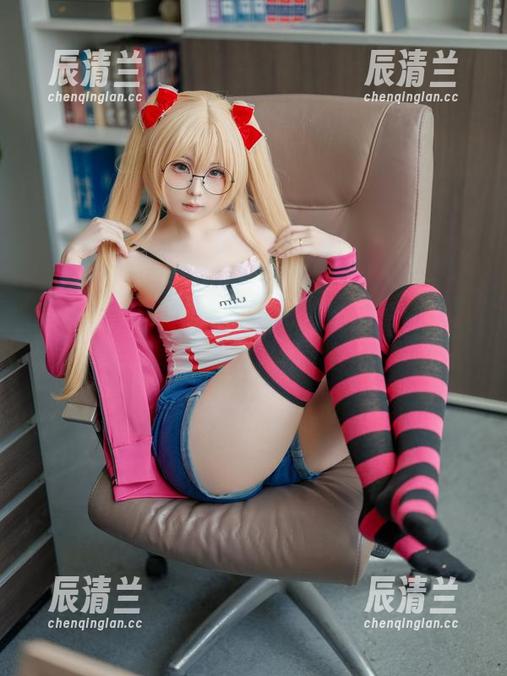 幼水铃衣 定制写真见过,但幼水铃衣的圣诞系列,一眼就让人停留!
