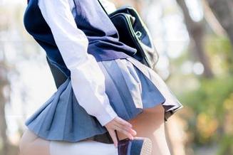幼爱youmeko的夏日照片，热得让人发疯，连风也要给她加油。