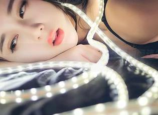 推女神 – 王婉悠Queen的丛林全集：让你在树间迷失的写真体验