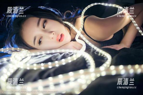 推女神 - 王婉悠Queen的丛林全集：让你在树间迷失的写真体验