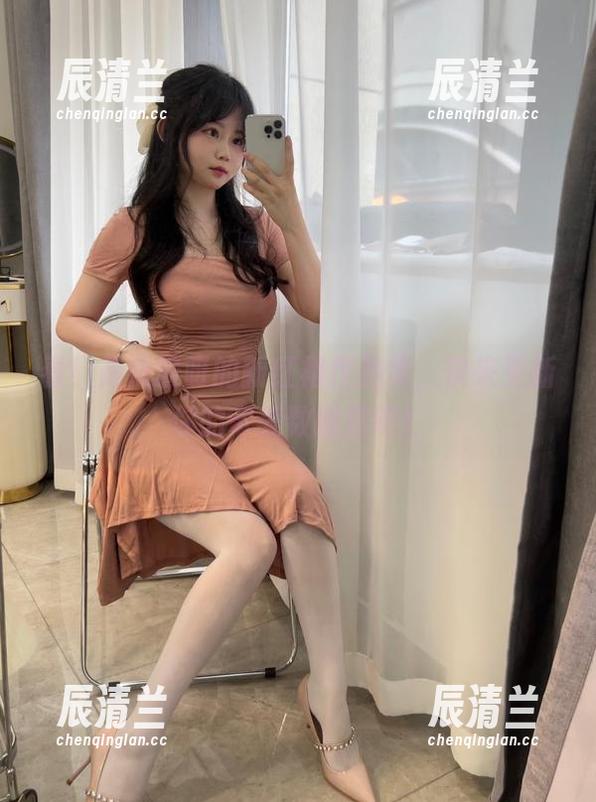看！是依酱呀的新红裙作品集，快来更新你的审美数据库吧！