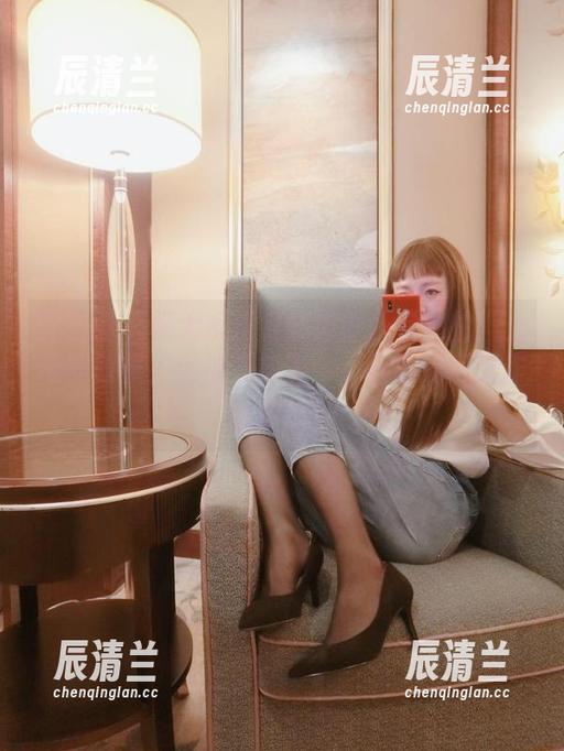 杨大乐乐很靠谱 微密圈 - 杨大乐乐很靠谱办公室私拍:上班的时候,偶尔“放飞”,只为找回工作的乐趣!