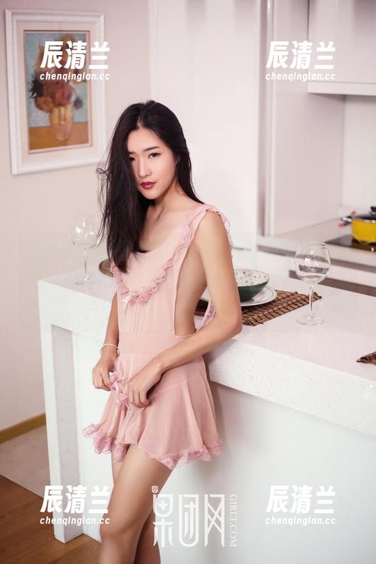 果团网-萌神妹妹 果团网 - 原图欣赏——萌神妹妹的牛仔裤和她的小心思,猜猜她在想什么?资源一波!