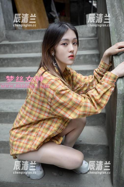 梦丝女神 - 被黑色校服包围的乔儿，私房写真里的青春碎片。